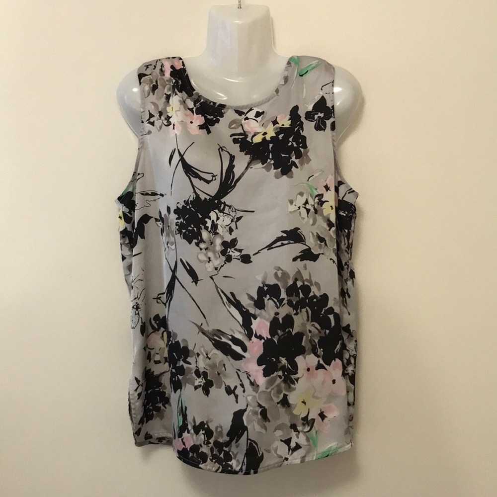 Light & Gorgeous dressy Tank! - Picture 1 of 9